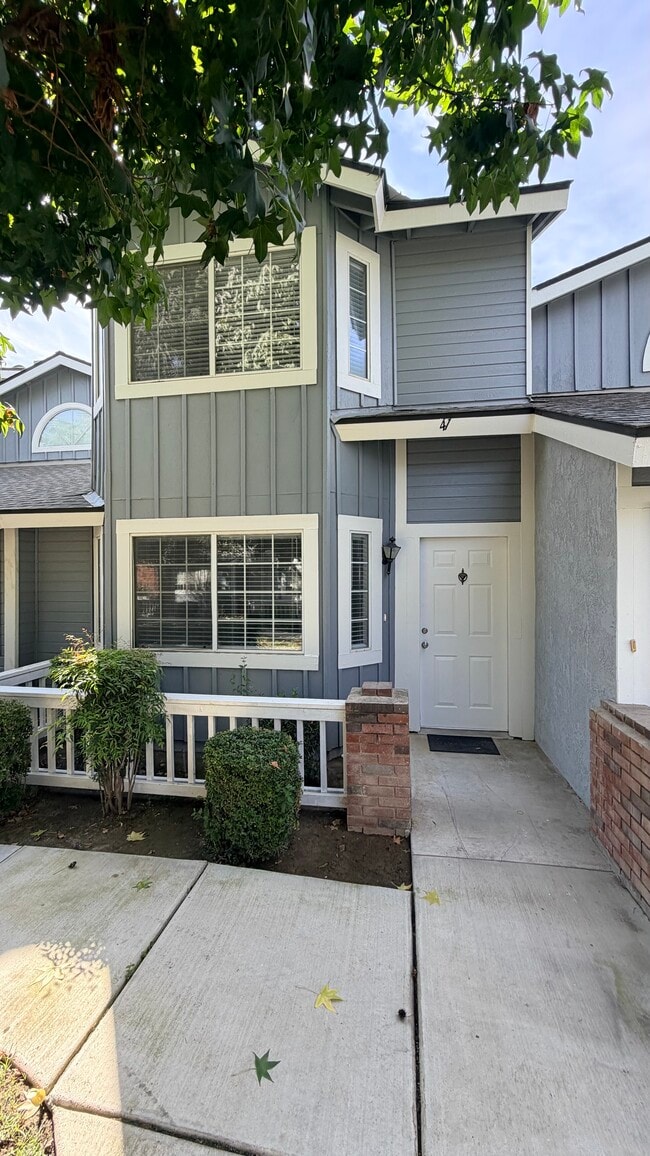 Building Photo - 2600 Brookside Dr