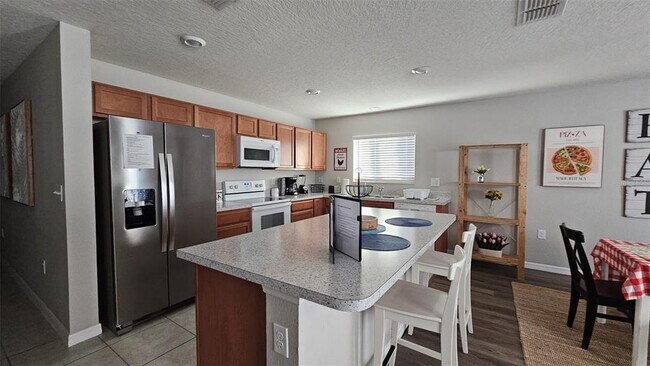 Building Photo - 308 Lake Lucerne Way
