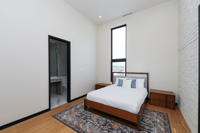 Building Photo - 3013 George Martin Dr