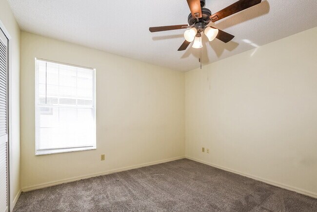 Building Photo - 9474 Chandon Dr