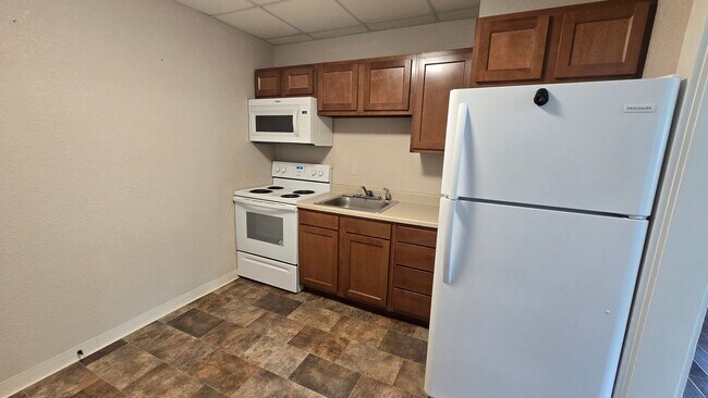 Building Photo - 403 W Memorial Dr