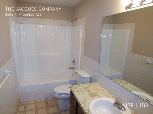 Building Photo - 2504 N Prospect Ave