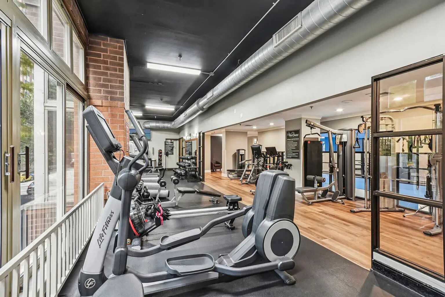 Building Photo - 10 E Delaware Pl