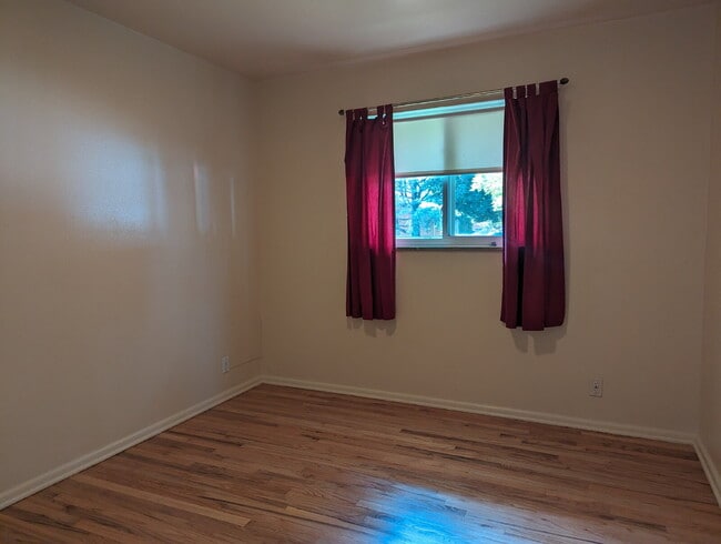 Building Photo - Super location in Martin Acres Neighborhood!