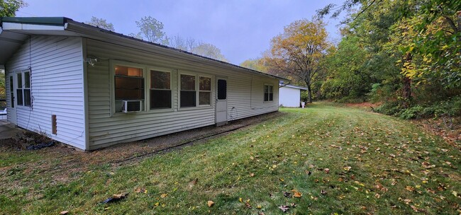 Building Photo - Ranch Home in Country Setting For Rent