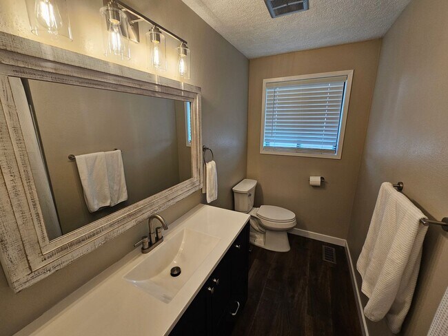 Building Photo - Beautifully Remodeled Home in the Valley
