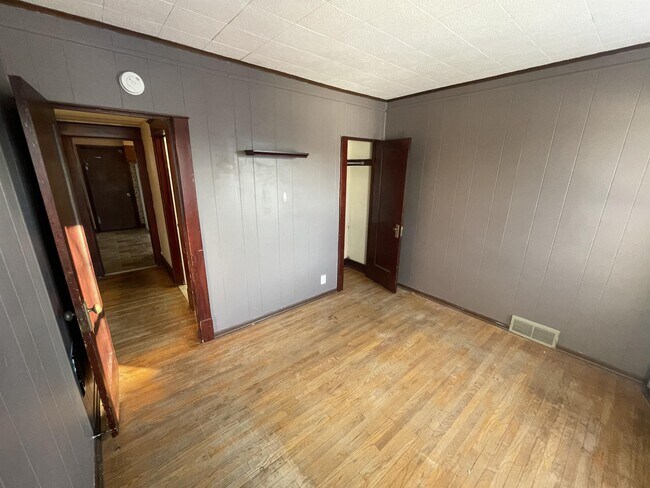 Building Photo - 418 Colvin Ave