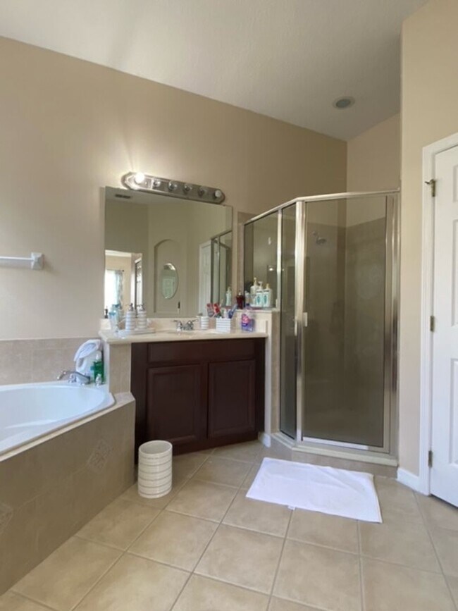 Building Photo - Beautiful 4 Bedroom 3 Bath Home in Ocoee