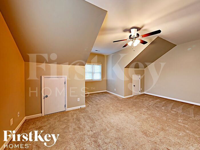 Building Photo - 9000 Mapledale Ct