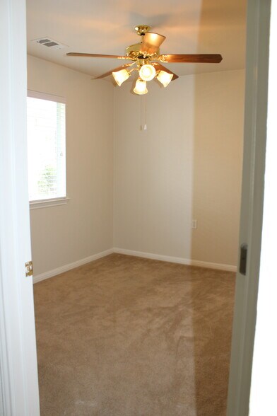 Third bedroom - 5605 Bentsen Ln