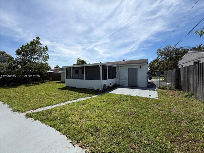 Building Photo - 1740 SW 47th Ave