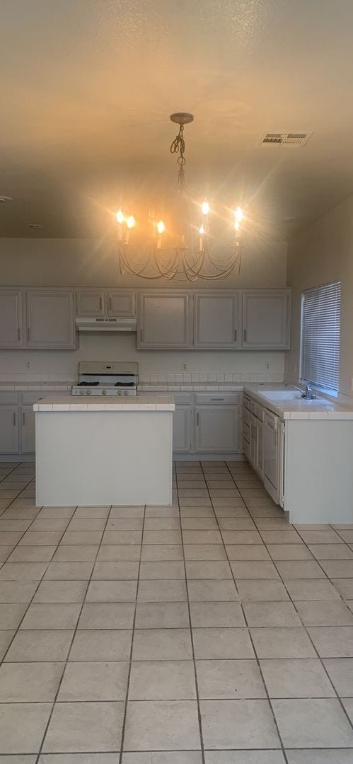 Building Photo - 2025 Nightrider Dr