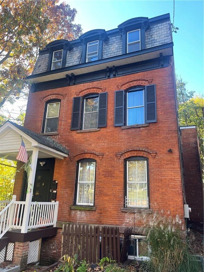 Building Photo - 54 S Bridge St