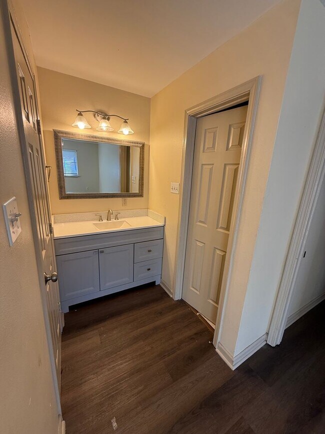 Building Photo - AM 8181-83 Jefferson Park