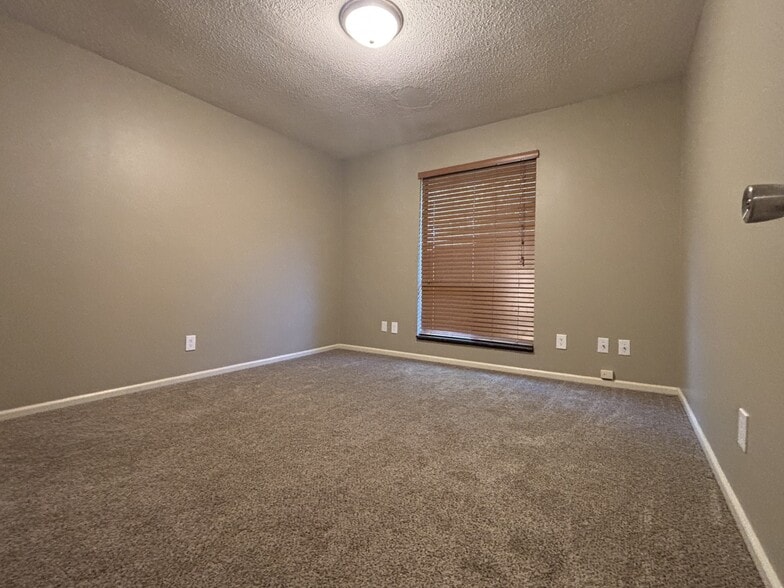 Building Photo - 3708 NE 72 Terrace