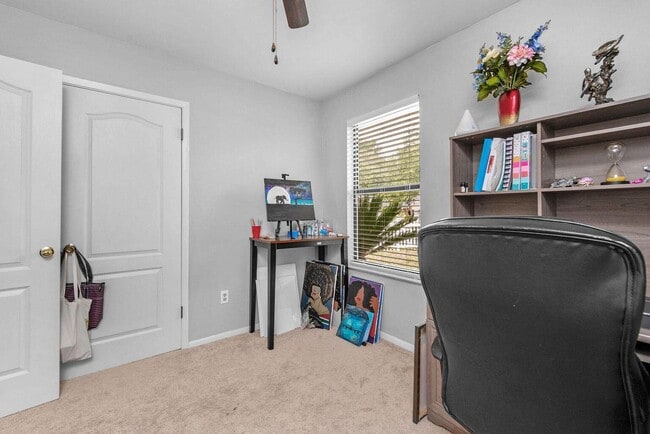 Building Photo - 326 Goldenrod Ct