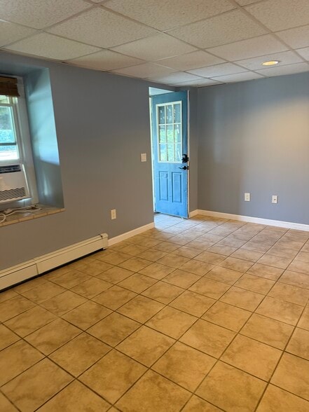 Building Photo - 30 Lakeside Dr