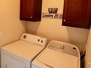 Building Photo - 906 Powers Blvd