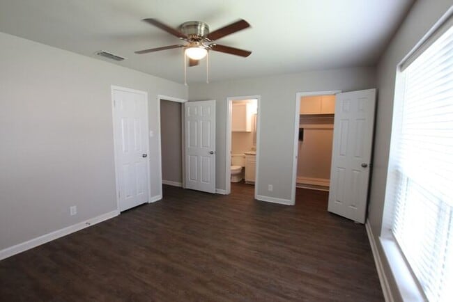 Building Photo - Available Now! Recently remodeled 3/2 in T...