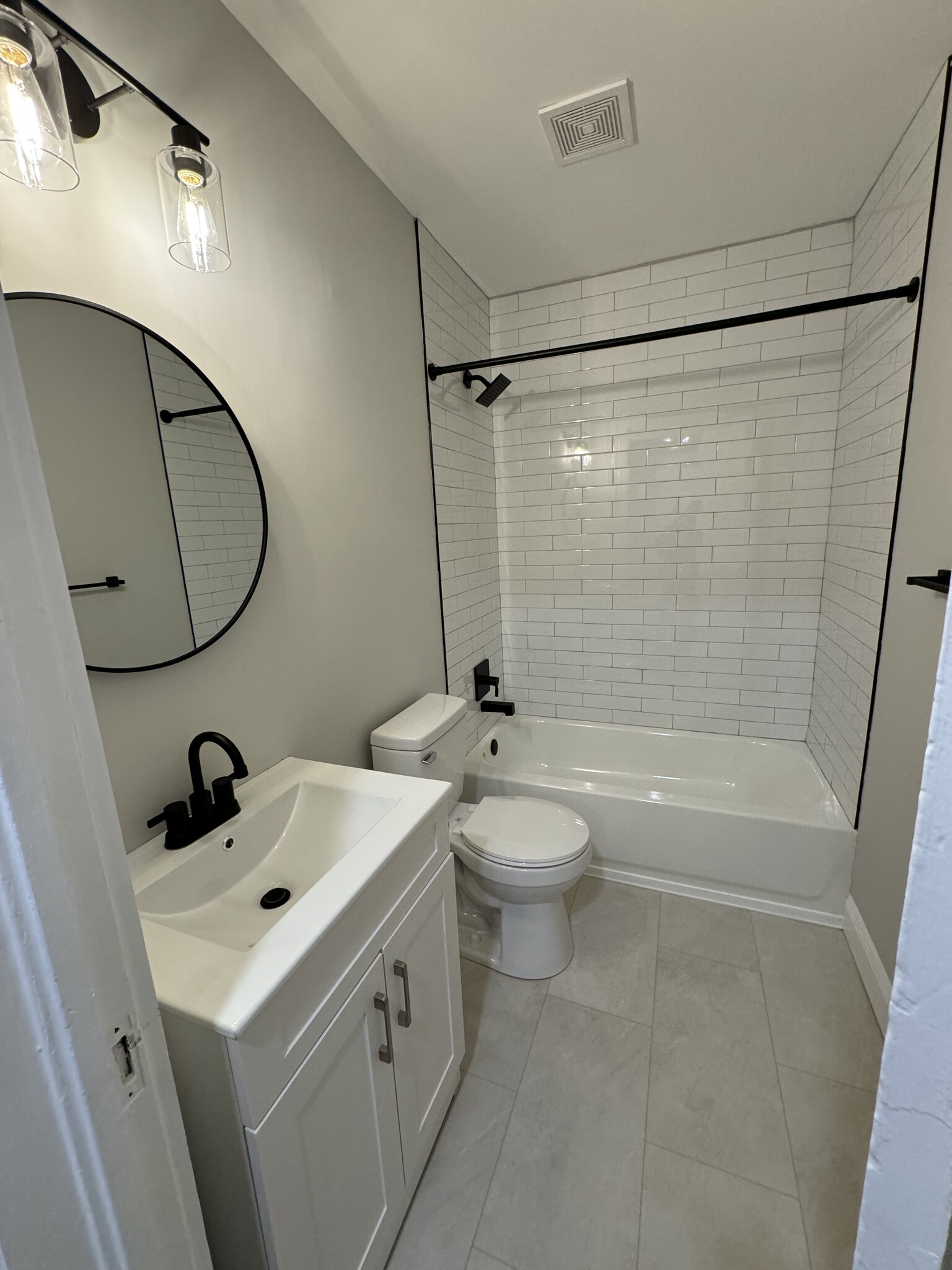 Bathroom - 1482 Woodbine Ave SE