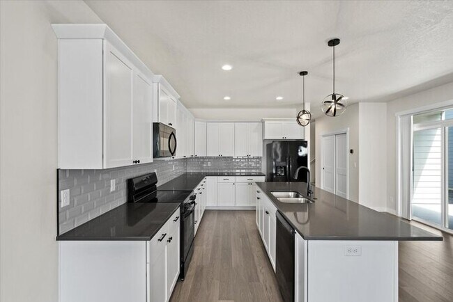 Building Photo - Cardinal