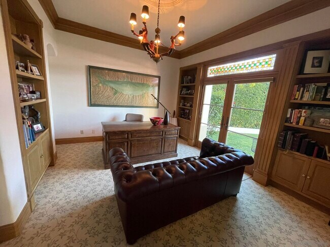 Building Photo - 6692 La Jolla Scenic S Dr