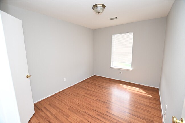 Building Photo - 8811 Baskove Dr