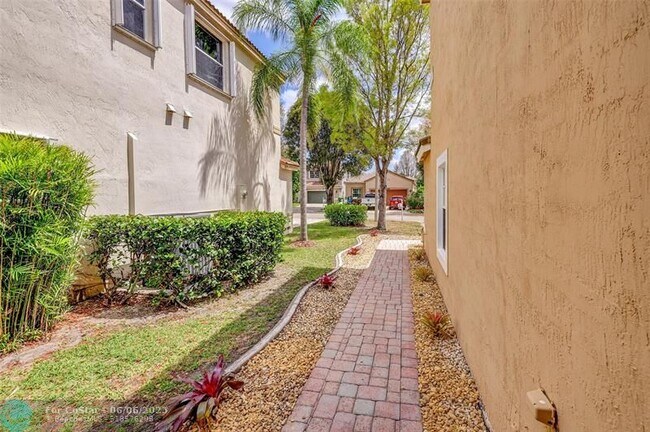 Building Photo - 3829 NW 62nd Ct
