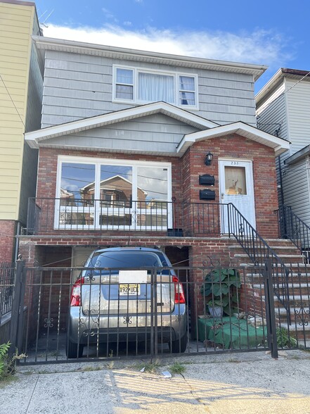 Building Photo - 233 Cambridge Ave