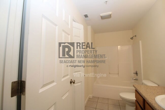 Building Photo - 2 Waverly Dr