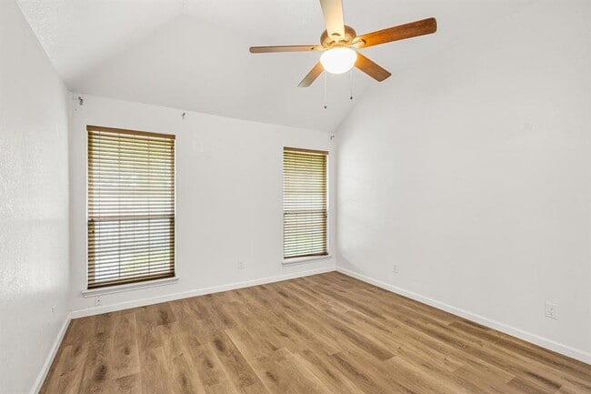 Building Photo - 1802 Ramona Cir