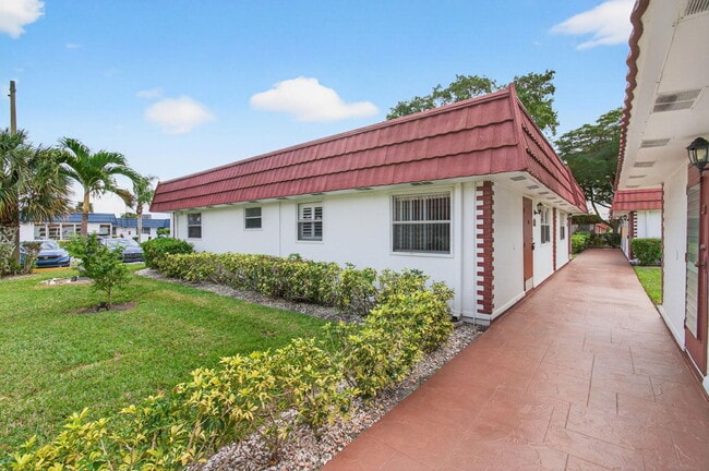 Building Photo - 213 Waterford Cresent