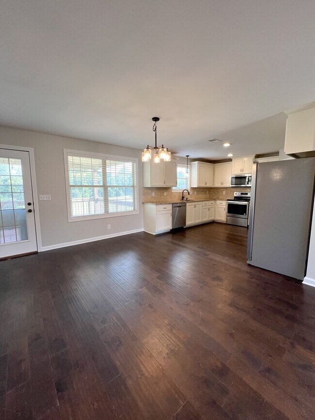 Building Photo - Move-In Specials Available! Must See-Stunn...