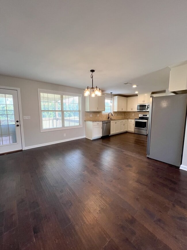 Building Photo - Move-In Specials Available! Must See-Stunning 5-Bedroom Home in 37043!!