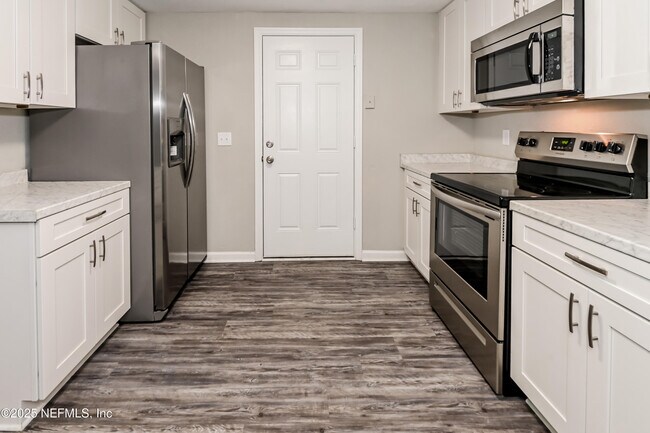 Building Photo - 6928 Sonora Dr N