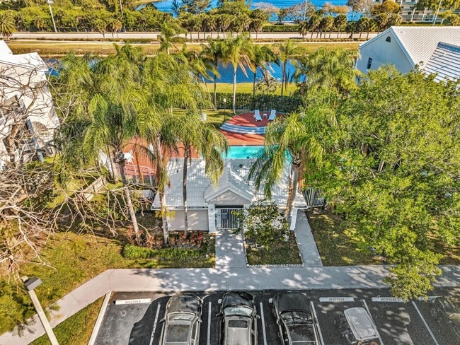 Building Photo - 2890 N Oakland Forest Dr