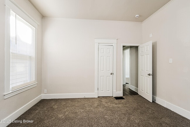 Building Photo - 218 S 41st St