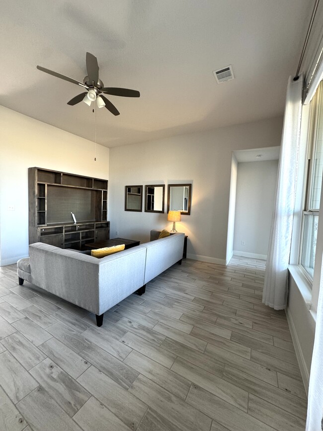 Building Photo - 6713 Brindisi Pl