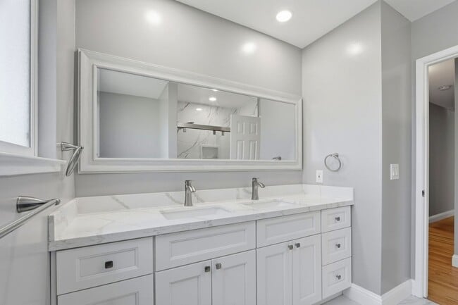 Building Photo - Wow! What a Great Home! Available Now!