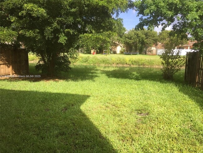 Building Photo - 1064 NE 41st Ave