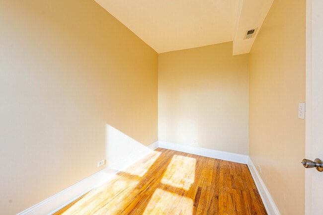 Building Photo - 1105 S Richmond St