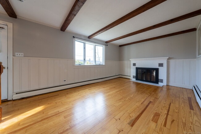 Building Photo - 10 Woodland Ter 1