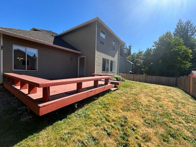 Building Photo - Large 4 bedroom 2.5 bath home in Glen Eagle