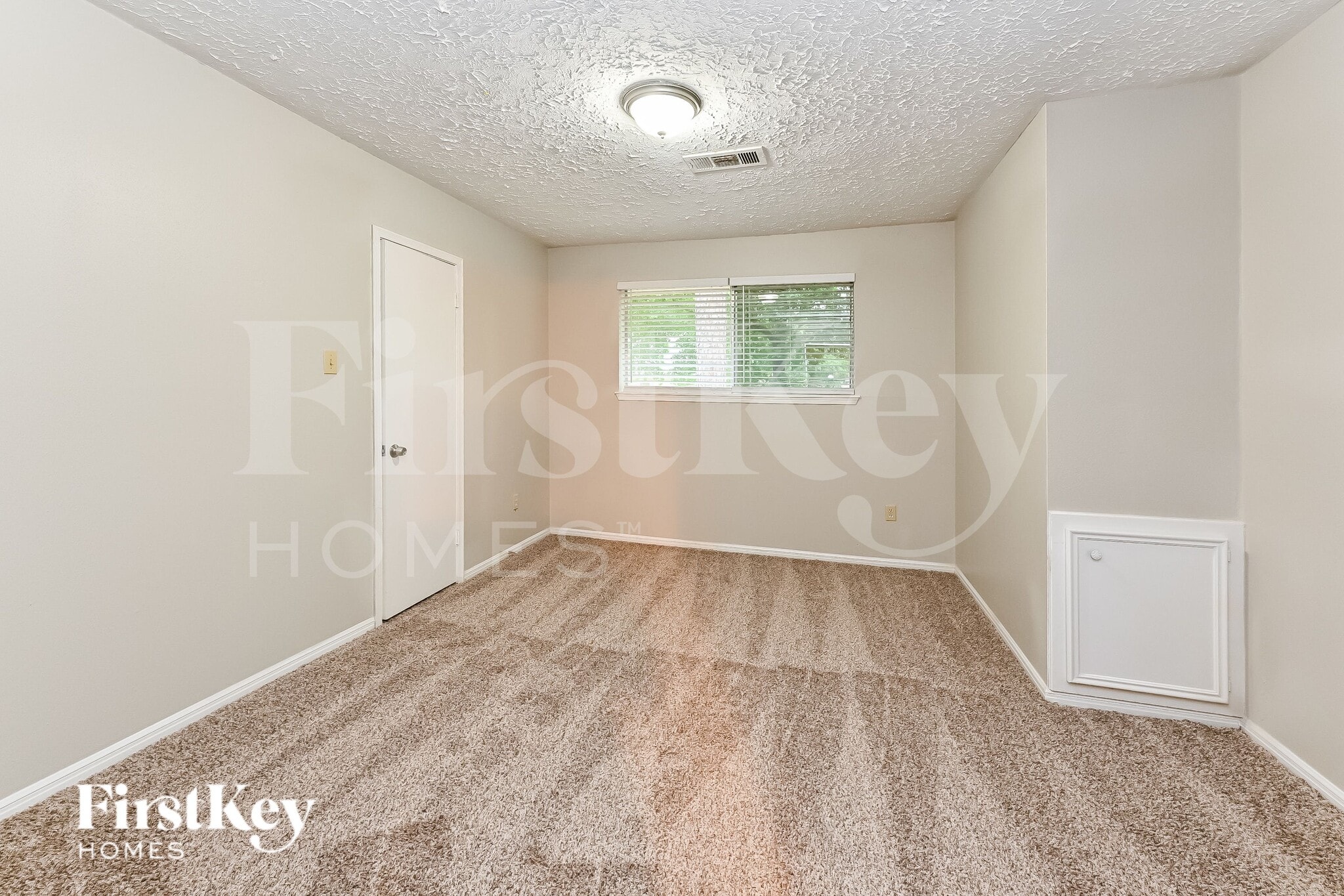 Building Photo - 16911 Memorial Oaks Ln