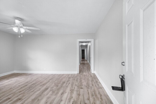 Building Photo - 815 Stafford St