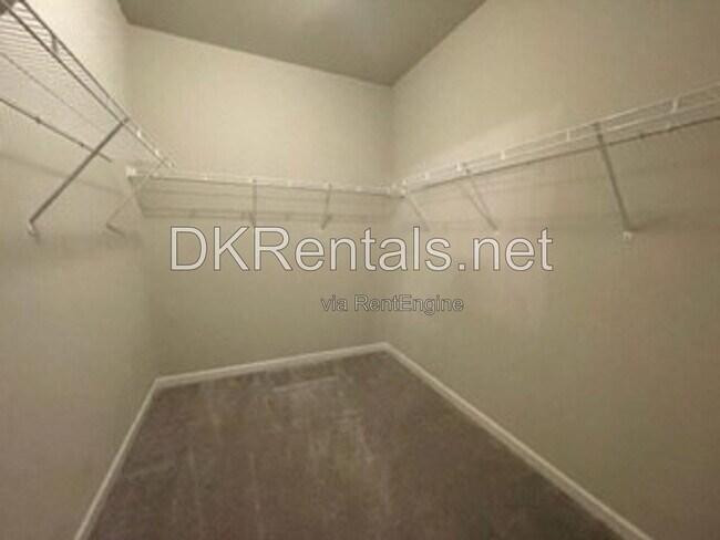 Building Photo - 944 Hewitt Dr SE