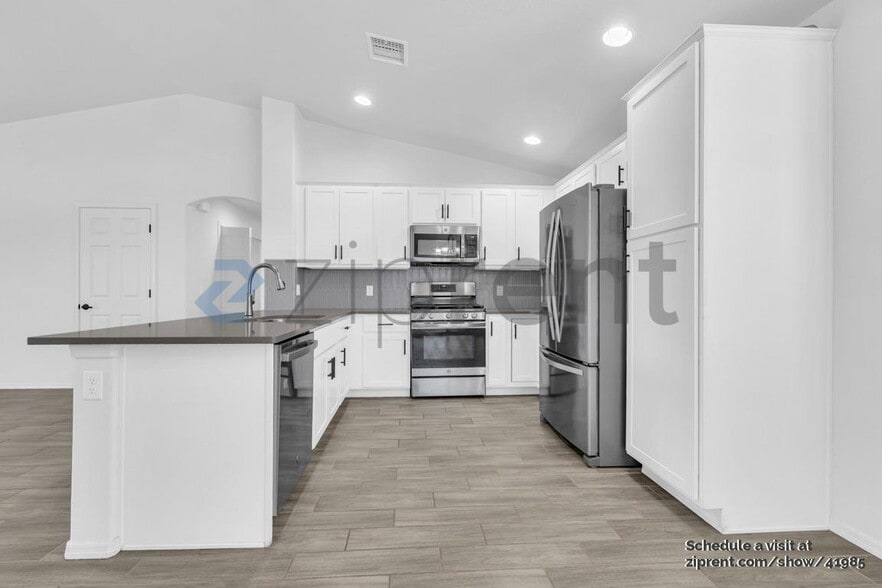 Building Photo - 1704 Tenen Pass Dr