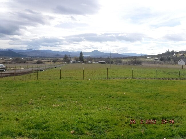 Building Photo - Studio Apartment