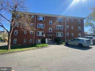 Building Photo - 945 N Barton St