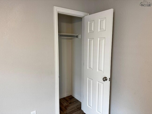 Building Photo - 301 Mariners Wy